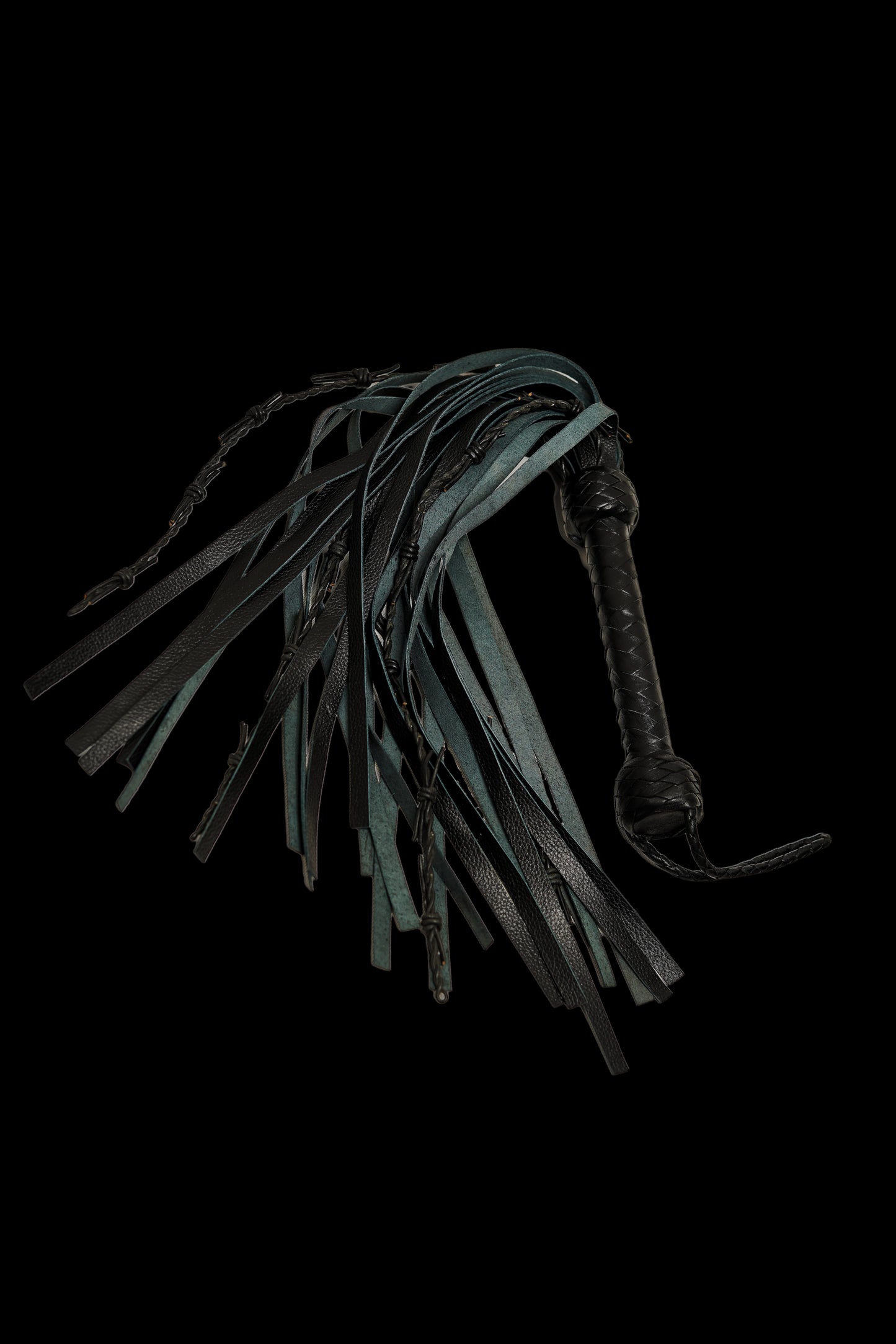 fouet en cuir métallique